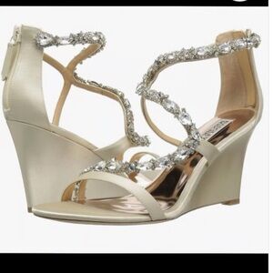 Badgley Mischka Bennet Crystal Ivory Wedge Strapped Sandal. Size 6.5